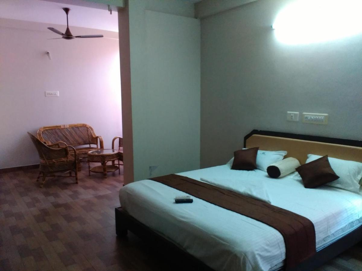 Subasree Cottage Tirunallar Exterior foto